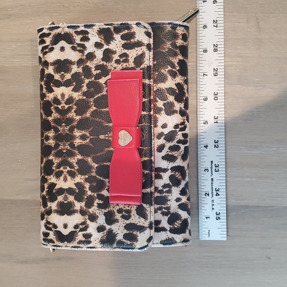 Betsey Johnson Leopard Print Clutch with Shoulder Strap - Picture 2 of 13